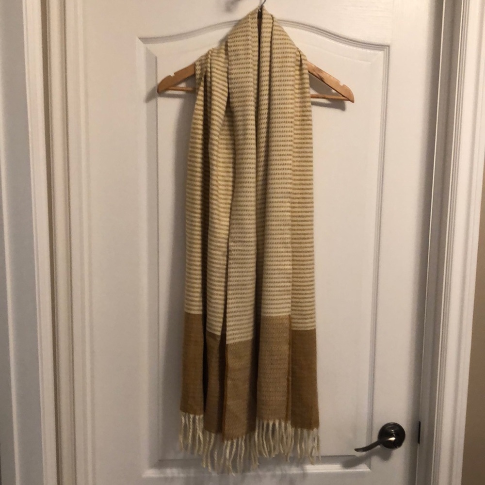 Pretty SOLE SOCIETY Scarf/Shawl -  NEW